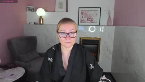 Snapshot of alexandra_kind chatting on 1, 2, 2025 Alexandra online show from 1, 2, 2025