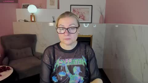 Snapshot of alexandra_kind chatting on 17, 2, 2025 Alexandra online show from 17, 2, 2025