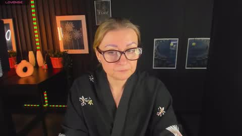 Snapshot of alexandra_kind chatting on 5, 3, 2025 Alexandra online show from 5, 3, 2025