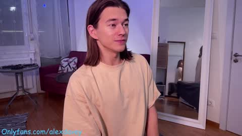 Snapshot of alexdavey chatting on 21, 12, 2024           online show from 21, 12, 2024