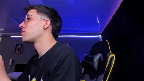 alexgiraldo__ online show from 8, 11, 2025