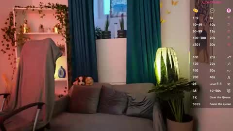 Snapshot of alexis_luv_ chatting on 24, 10, 2025 Alexis online show from 24, 10, 2025