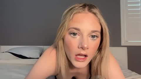 Snapshot of alexispaige06 chatting on 14, 12, 2025 alexispaige06 online show from 14, 12, 2025