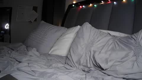 Alexis Rose online show from 20, 12, 2024