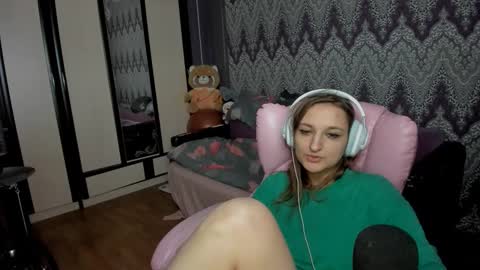 Snapshot of alexracc00n chatting on 5, 12, 2024 Alex online show from 5, 12, 2024