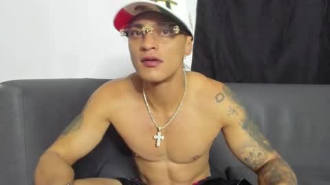 Snapshot of alexroyce_ chatting on 23, 6, 2026 ALEX ROYCE online show from 23, 6, 2026