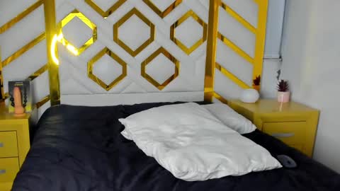 Alexsavage  online show from 5, 3, 2025