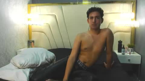 Alexsavage  online show from 6, 3, 2025