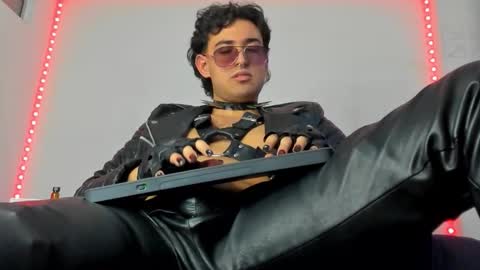 Snapshot of alexxx_savage chatting on 5, 11, 2025 Alexander online show from 5, 11, 2025