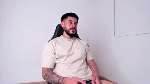 Snapshot of alexxxmachine chatting on 10, 12, 2024 Alex freelance model instagram alex b229 online show from 10, 12, 2024