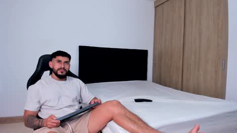 Snapshot of alexxxmachine chatting on 31, 12, 2024 Alex freelance model instagram alex b229 online show from 31, 12, 2024