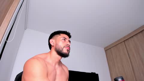 Snapshot of alexxxmachine chatting on 25, 1, 2025 Alex freelance model instagram alex b229 online show from 25, 1, 2025