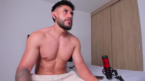 Snapshot of alexxxmachine chatting on 16, 2, 2025 Alex freelance model instagram alex b229 online show from 16, 2, 2025