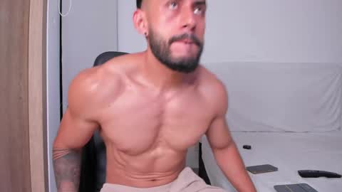 Snapshot of alexxxmachine chatting on 9, 3, 2025 Alex freelance model instagram alex b229 online show from 9, 3, 2025