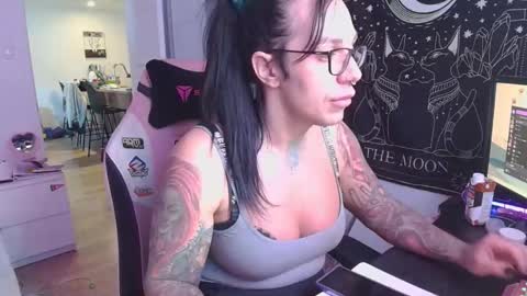 Snapshot of alexyasnow chatting on 15, 10, 2025 alexyasnow online show from 15, 10, 2025