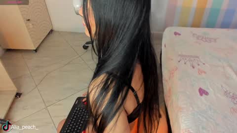 Snapshot of alia_peach_ chatting on 15, 12, 2024 Alia online show from 15, 12, 2024