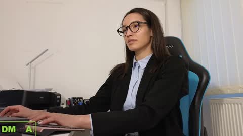 A R Y A  T I A online show from 2, 3, 2025