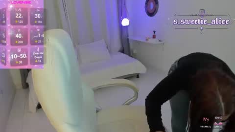 Snapshot of alice_elare chatting on 19, 7, 2026 alice_elare online show from 19, 7, 2026