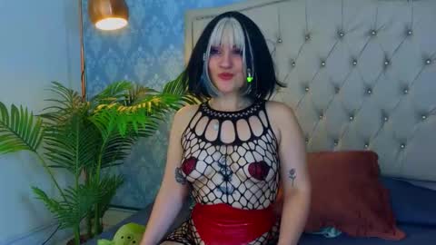 Snapshot of alice_pine chatting on 13, 11, 2025 Alice online show from 13, 11, 2025