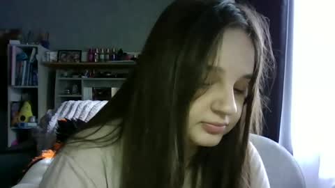 Snapshot of alice_shy14 chatting on 25, 10, 2025 Cristal online show from 25, 10, 2025