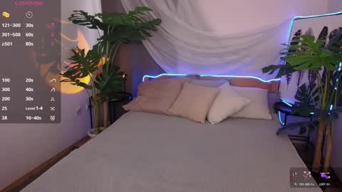 Snapshot of alice_walters chatting on 4, 12, 2025 Alice online show from 4, 12, 2025