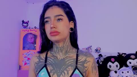 Snapshot of alicee_0 chatting on 21, 10, 2025 Alice online show from 21, 10, 2025