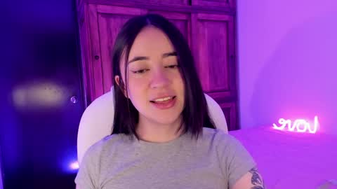 Snapshot of alicee_2 chatting on 19, 12, 2024 Aliceee .. 97YP9VWGZHrefnav wishlist lists 1 online show from 19, 12, 2024