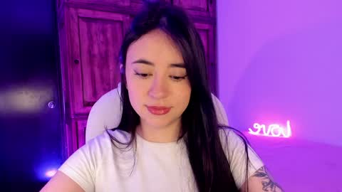 Snapshot of alicee_2 chatting on 2, 1, 2025 Aliceee .. 97YP9VWGZHrefnav wishlist lists 1 online show from 2, 1, 2025