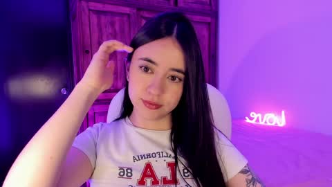 Snapshot of alicee_2 chatting on 5, 1, 2025 Aliceee .. 97YP9VWGZHrefnav wishlist lists 1 online show from 5, 1, 2025