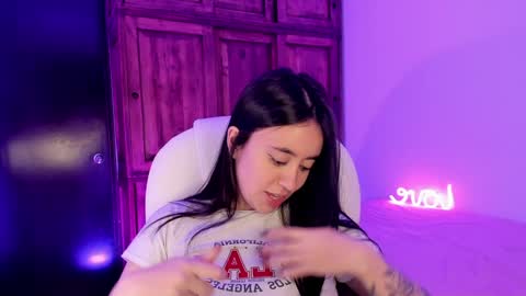 Snapshot of alicee_2 chatting on 6, 1, 2025 Aliceee .. 97YP9VWGZHrefnav wishlist lists 1 online show from 6, 1, 2025