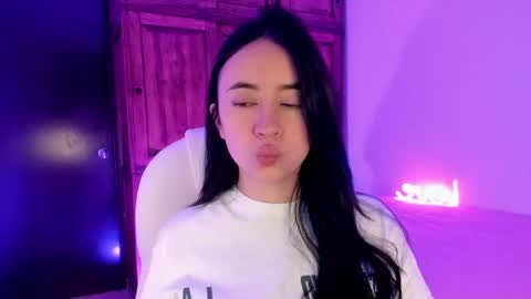 Snapshot of alicee_2 chatting on 12, 2, 2025 Aliceee .. 97YP9VWGZHrefnav wishlist lists 1 online show from 12, 2, 2025