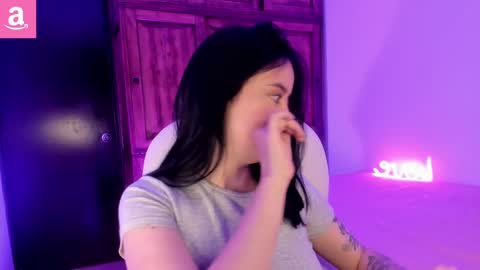 Snapshot of alicee_2 chatting on 19, 2, 2025 Aliceee .. 97YP9VWGZHrefnav wishlist lists 1 online show from 19, 2, 2025