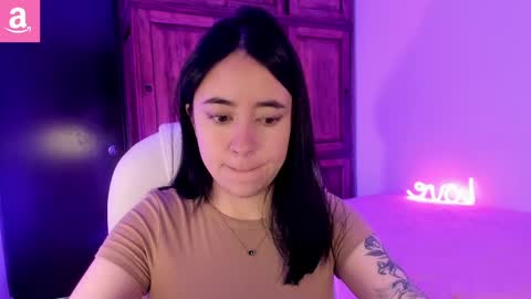 Snapshot of alicee_2 chatting on 5, 3, 2025 Aliceee .. 97YP9VWGZHrefnav wishlist lists 1 online show from 5, 3, 2025