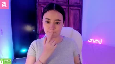 Snapshot of alicee_2 chatting on 1, 10, 2025 Aliceee .. 97YP9VWGZHrefnav wishlist lists 1 online show from 1, 10, 2025