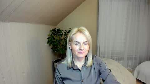 Snapshot of alicee__grace chatting on 5, 1, 2025 Alicee online show from 5, 1, 2025