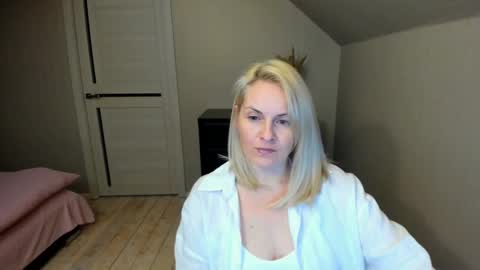 Snapshot of alicee__grace chatting on 5, 3, 2025 Alicee online show from 5, 3, 2025