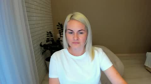 Snapshot of alicee__grace chatting on 12, 9, 2025 Alicee online show from 12, 9, 2025