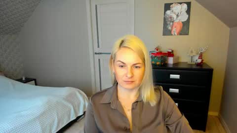 Snapshot of alicee__grace chatting on 4, 12, 2025 Alicee online show from 4, 12, 2025