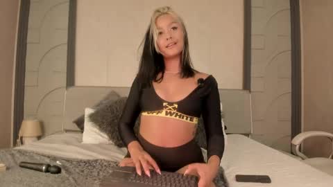 Snapshot of alicee_clark_ chatting on 8, 6, 2026 alicee_clark_ online show from 8, 6, 2026