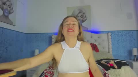 Snapshot of alicee_mature4 chatting on 15, 10, 2025 alicee_mature4 online show from 15, 10, 2025
