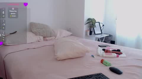 Snapshot of alicee_wonders chatting on 11, 9, 2025 Alice online show from 11, 9, 2025