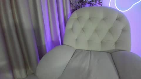 Snapshot of alicelevine chatting on 25, 6, 2026 AliceLevine online show from 25, 6, 2026