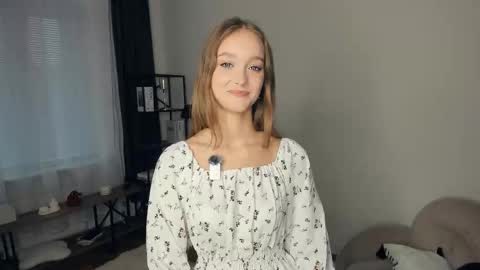 Snapshot of alicemelison chatting on 6, 10, 2025 Serena online show from 6, 10, 2025