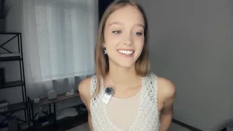 Snapshot of alicemelison chatting on 16, 10, 2025 Serena online show from 16, 10, 2025