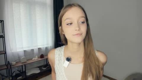 Snapshot of alicemelison chatting on 18, 10, 2025 Serena online show from 18, 10, 2025