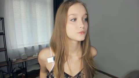 Snapshot of alicemelison chatting on 27, 10, 2025 Serena online show from 27, 10, 2025