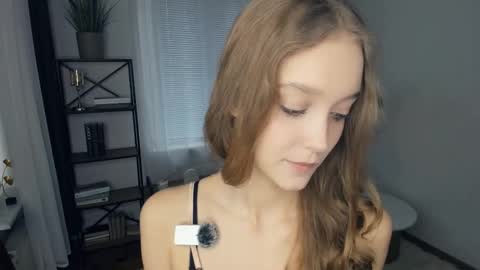 Snapshot of alicemelison chatting on 12, 11, 2025 Serena online show from 12, 11, 2025