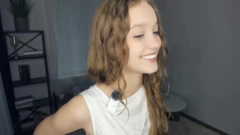 Snapshot of alicemelison chatting on 21, 11, 2025 Serena online show from 21, 11, 2025