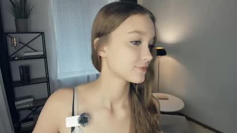 Snapshot of alicemelison chatting on 23, 11, 2025 Serena online show from 23, 11, 2025