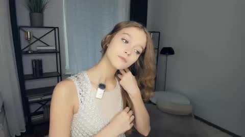 Snapshot of alicemelison chatting on 1, 12, 2025 Serena online show from 1, 12, 2025